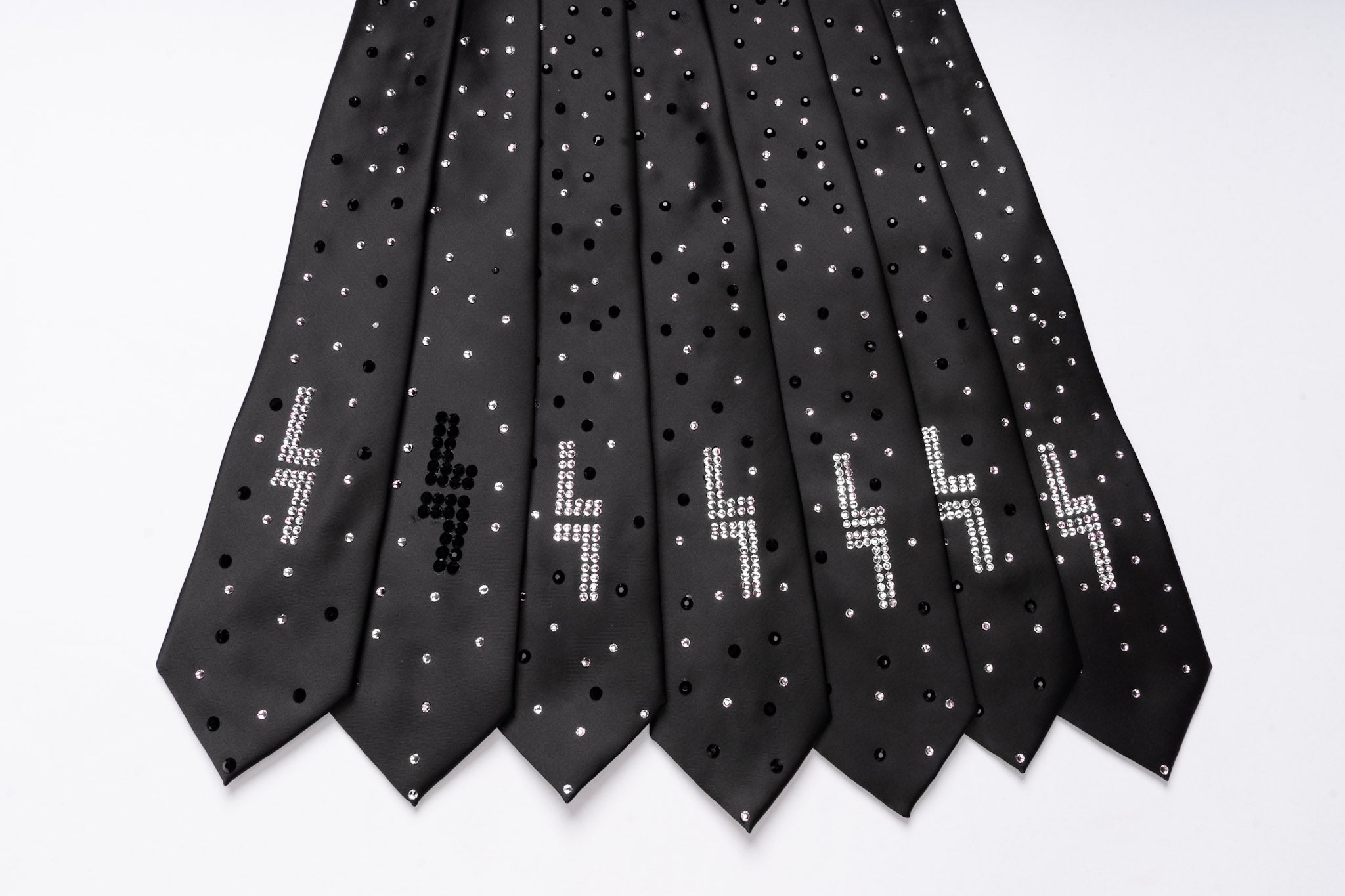 LuckySevens Crystal Tie